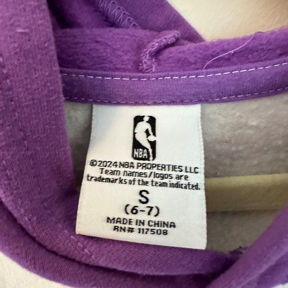 Kids LA Lakers Long Sleeve Hoodie — Size Small (6–7) - Picture 2 of 4